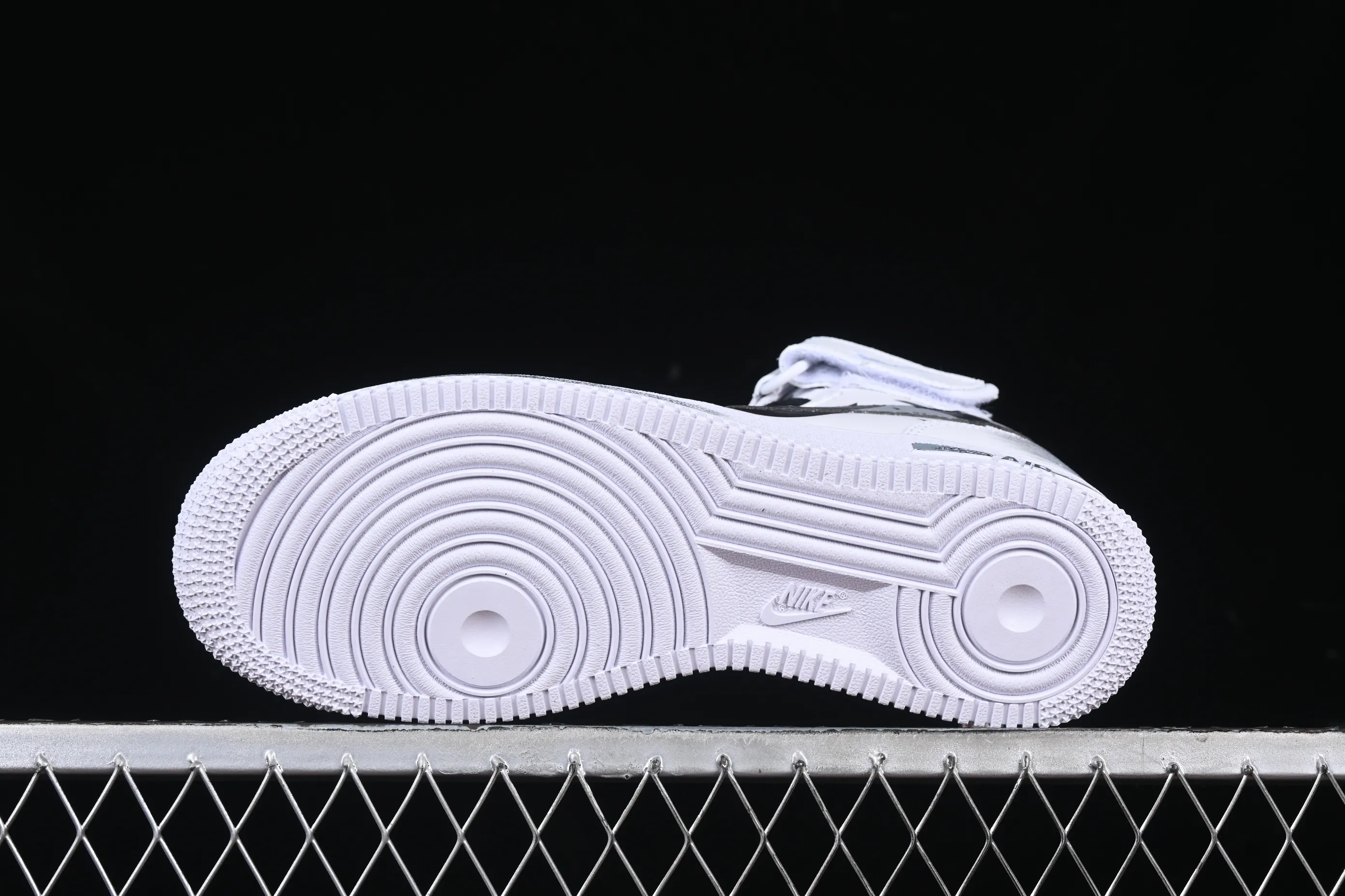 All Categories Nk Air Force 1 Air Force Series Nk Air Force 1 Mid Air Force Mid Nk Air Force 1'07 Mid Broken Hook Inkjet Painting Second Dimension Theme Air Force One Mid Casual Sneakers ZH0316-053